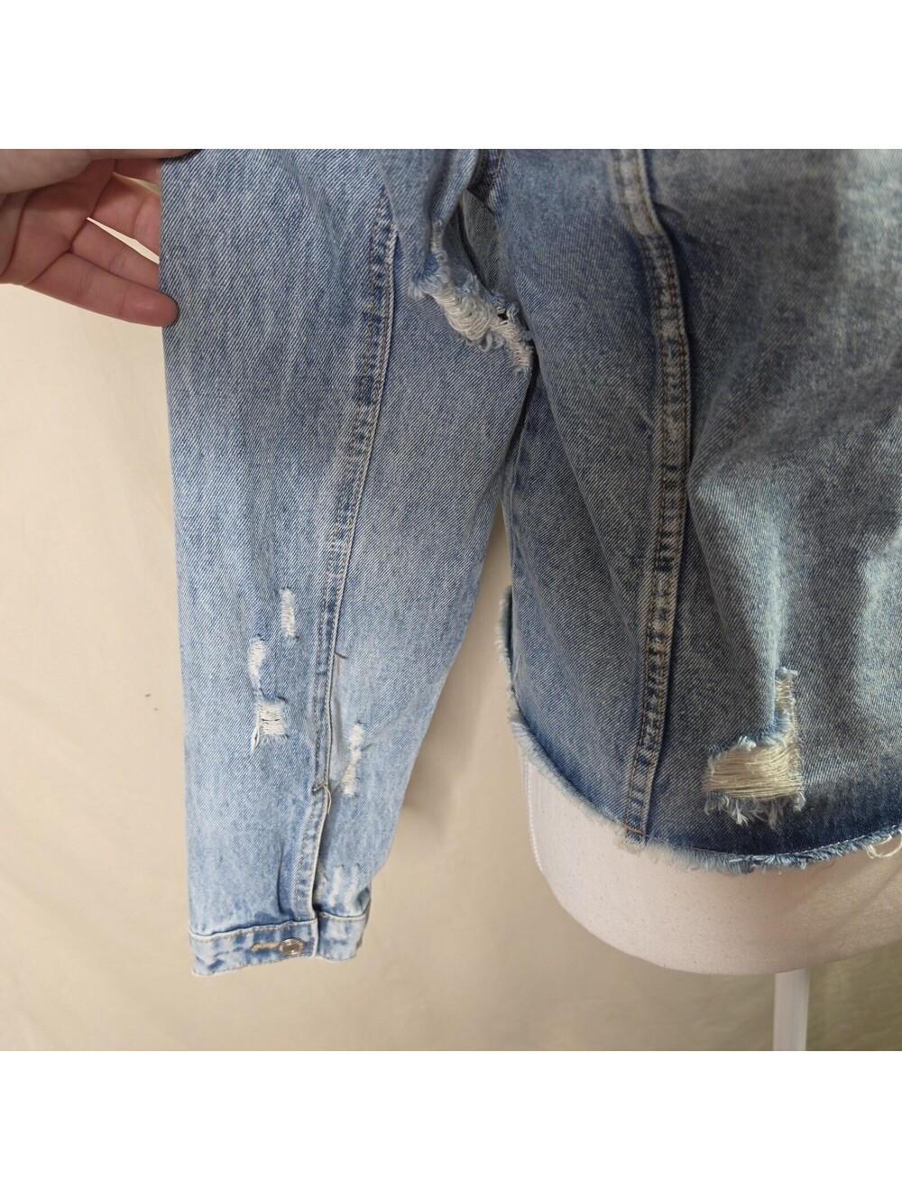 Vervet Distressed Denim Jacket Women's XS Classic Fit Light Wash Ripped - Picture 8 of 9